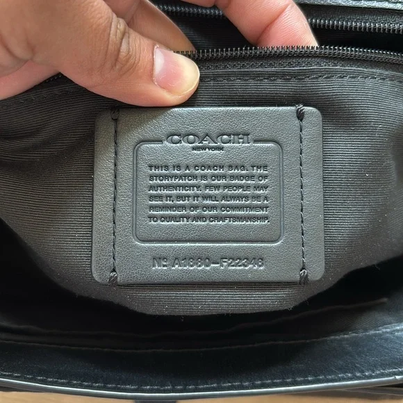 Coach Elegant Black Leather Shoulder Bag - Picture 14 of 16